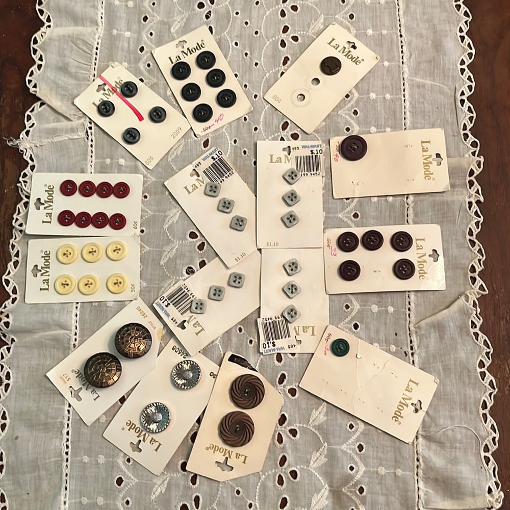 La Mode Sewing Buttons A lot of 15 Cards True Vintage